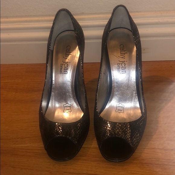 💎 CATHY JEAN/ Faux Metallic Snake Peep-Toe 💎 - Picture 2 of 4